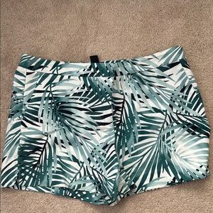 Tropical Green Leaf Print Shorts size 14 like new White House Black Market